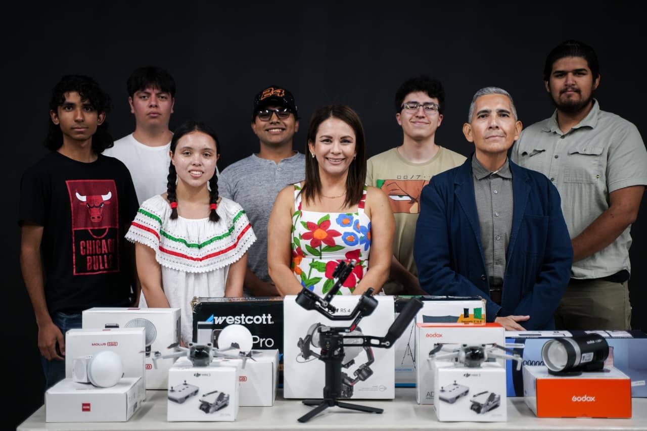 Reciben drones y equipo fotografico