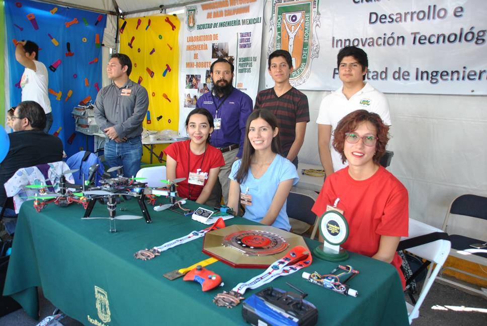 Estudiantes de IDI Exponen Litografías - Universidad La 