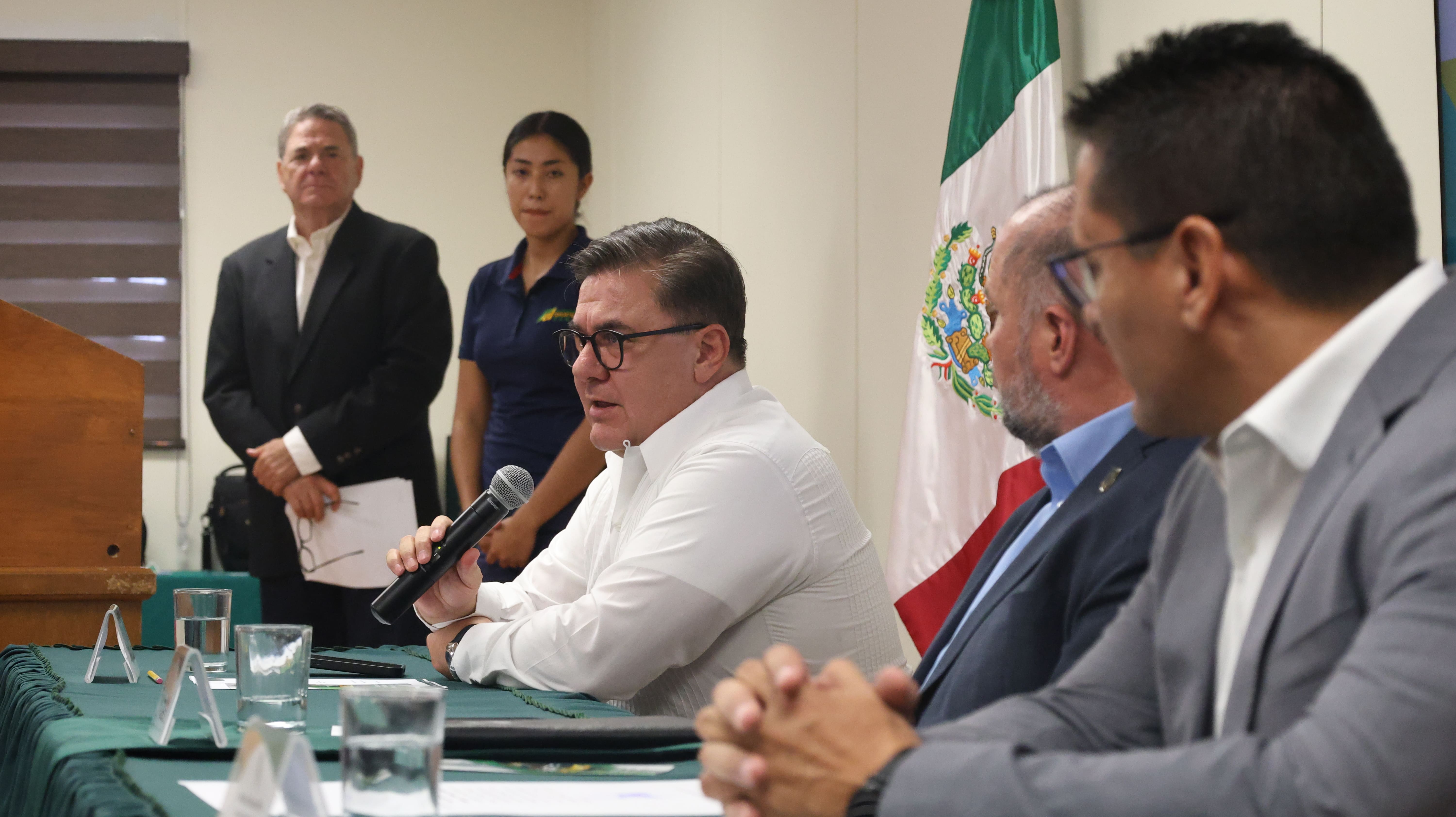 licenciado Jesús Mena Campos, Presidente de la Academia Olímpica Mexicana