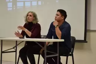 Alumnos de Ciencias de la comunicación Florivey Macias y Carlos Aguilar